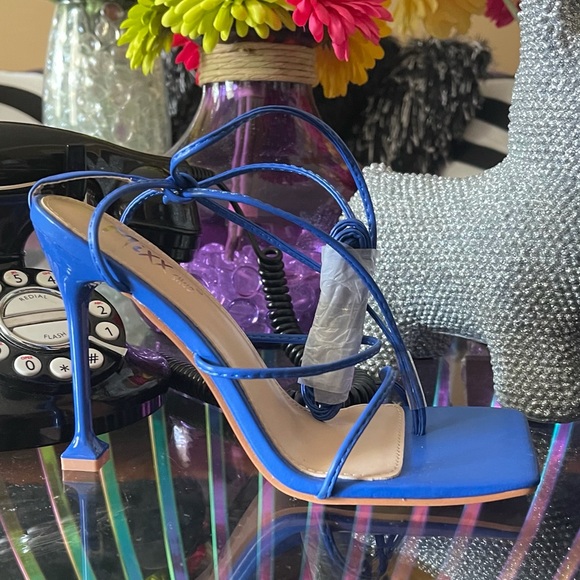 Mixx Shuz- Royal Blue square toe sandal heels in Size 9 - Picture 4 of 4